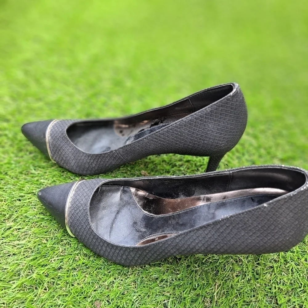 Calvin Klein Belino Black Pointed Toe Slip On Pump Size 7.5